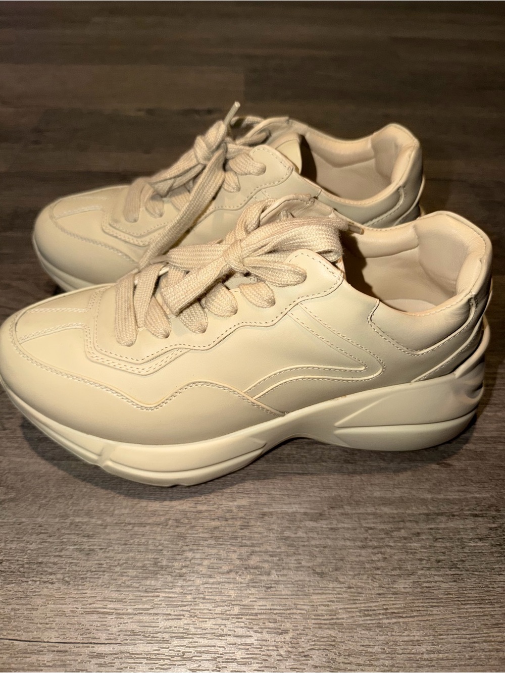 Gucci Women’s Rhyton sneaker